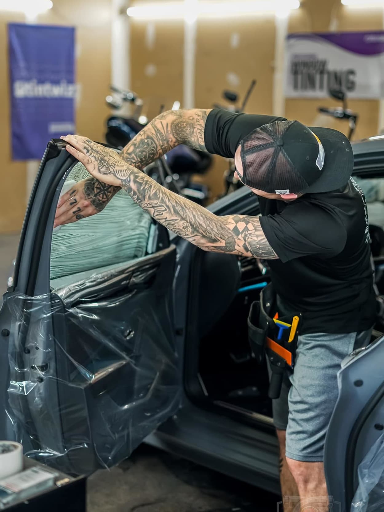 Dark Desire Tinting Window to on Car